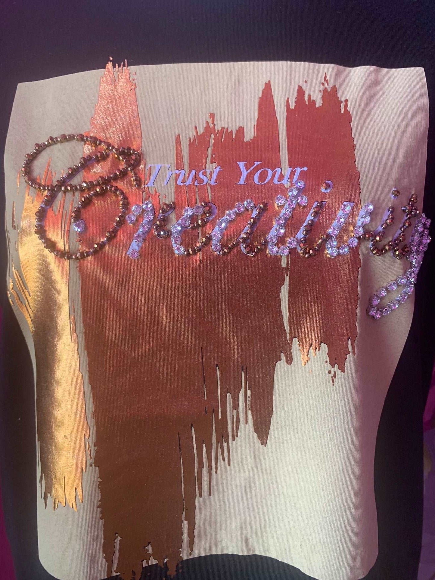 Μαύρο T-shirt 100% βαμβάκι με χρυσό τύπωμα και αστραφτερές πέτρες