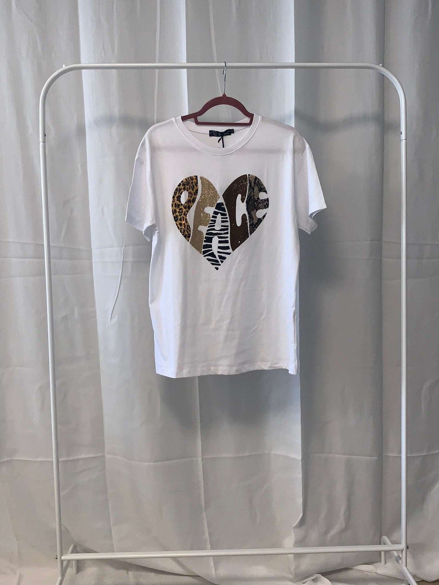Άσπρο T-shirt 100% βαμβάκι με τύπωμα σε σχήμα καρδιάς και στρασάκια σε animal print