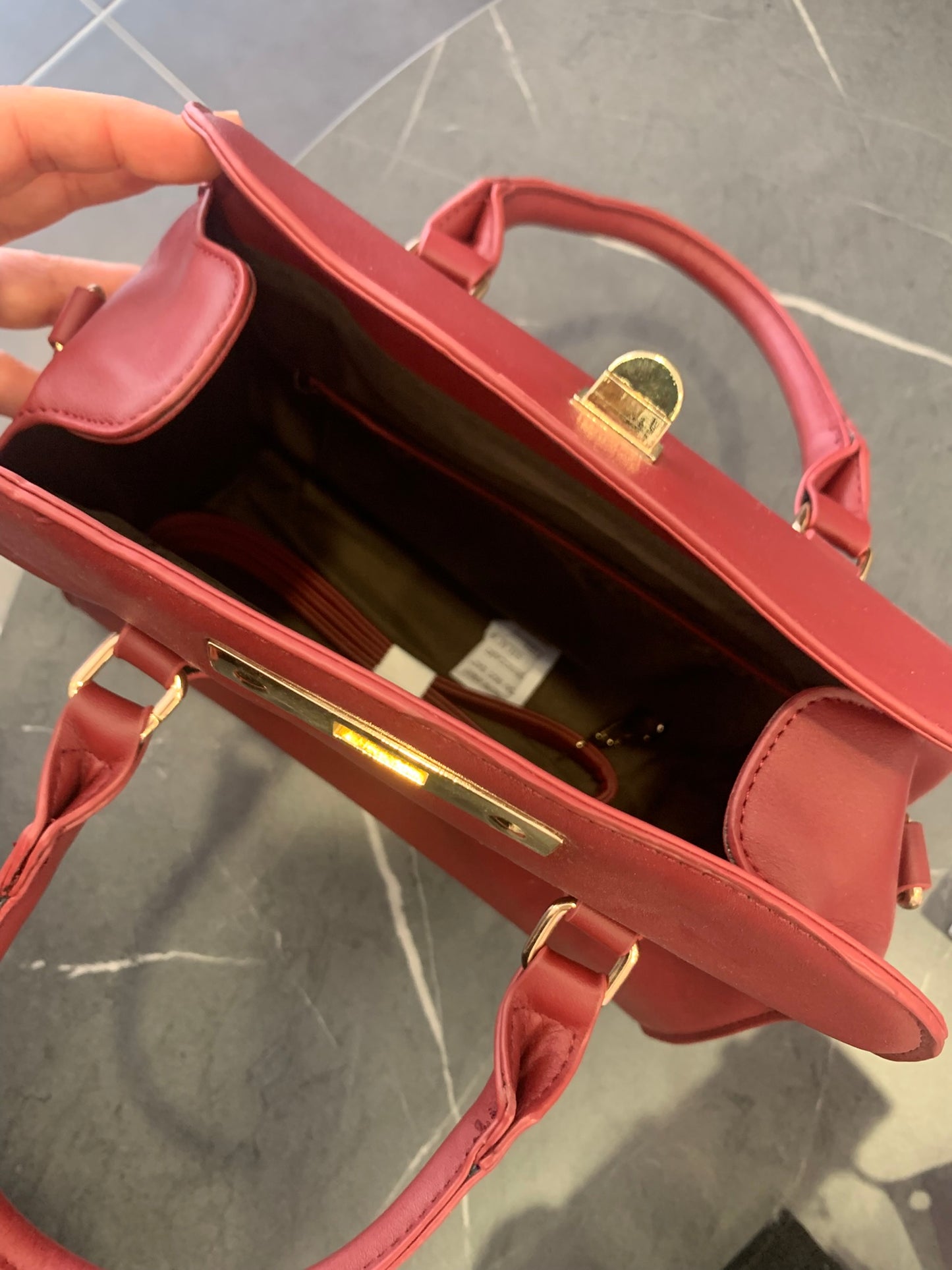 Τσάντα Χειρός με Χρυσό Κούμπωμα - Μπορντό