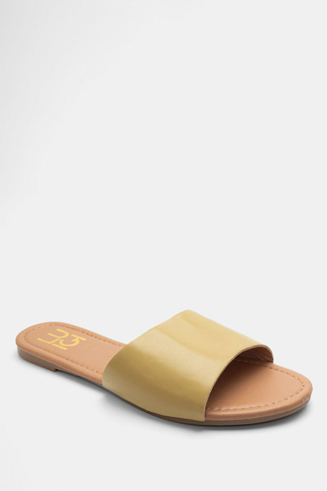 Γυναικεία slides σε λάιμ χρώμα, με φαρδύ λουράκι από δερματίνη, flat σόλα και minimal καλοκαιρινό design