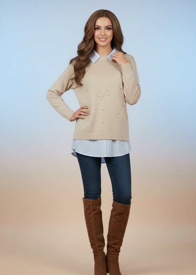 Μπεζ πουλόβερ με ενσωματωμένο γιακά και τελείωμα πουκαμίσου, με φιογκάκια από πέρλες