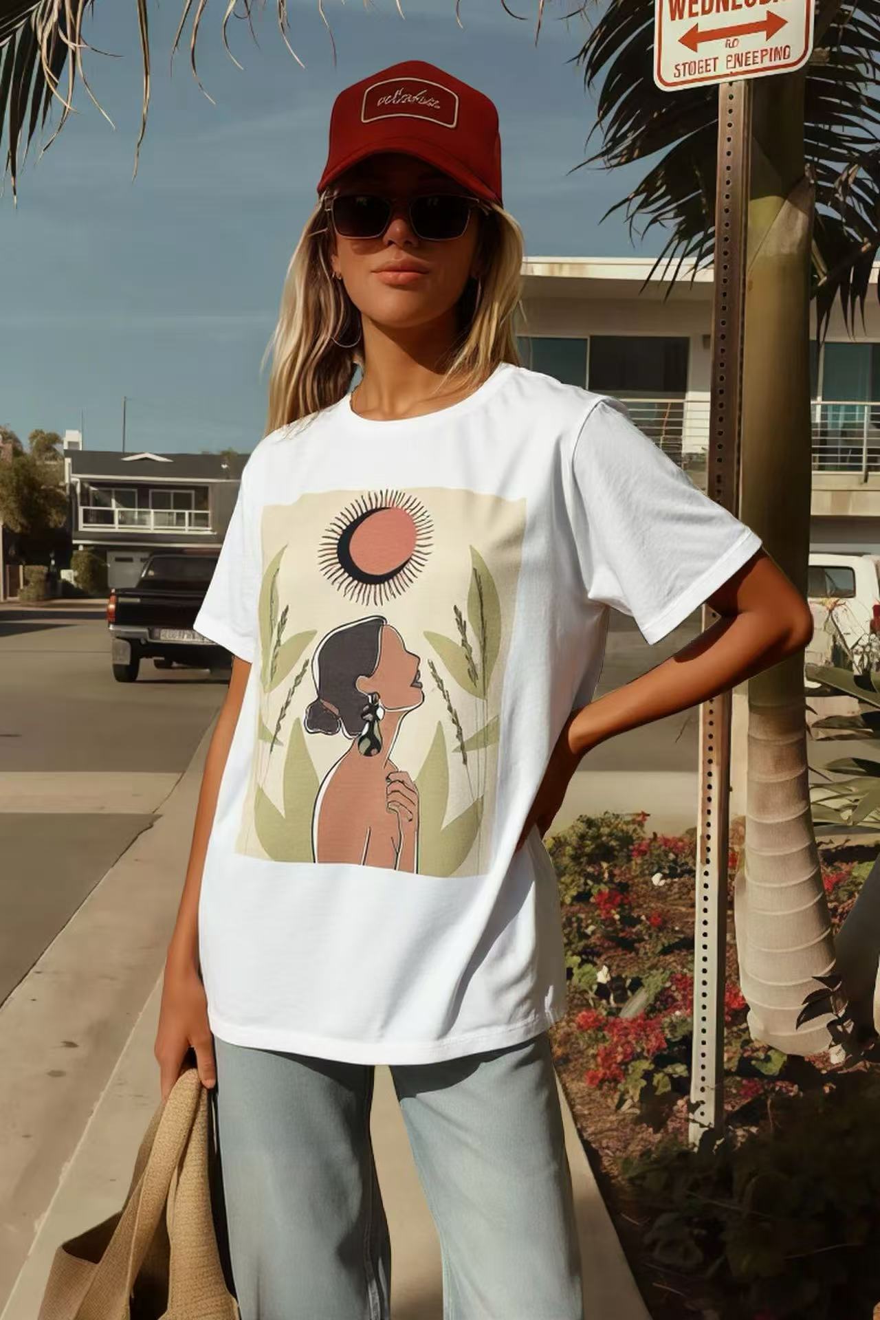 T-shirt με Τύπωμα Γυναίκας σε Γήινες Αποχρώσεις
