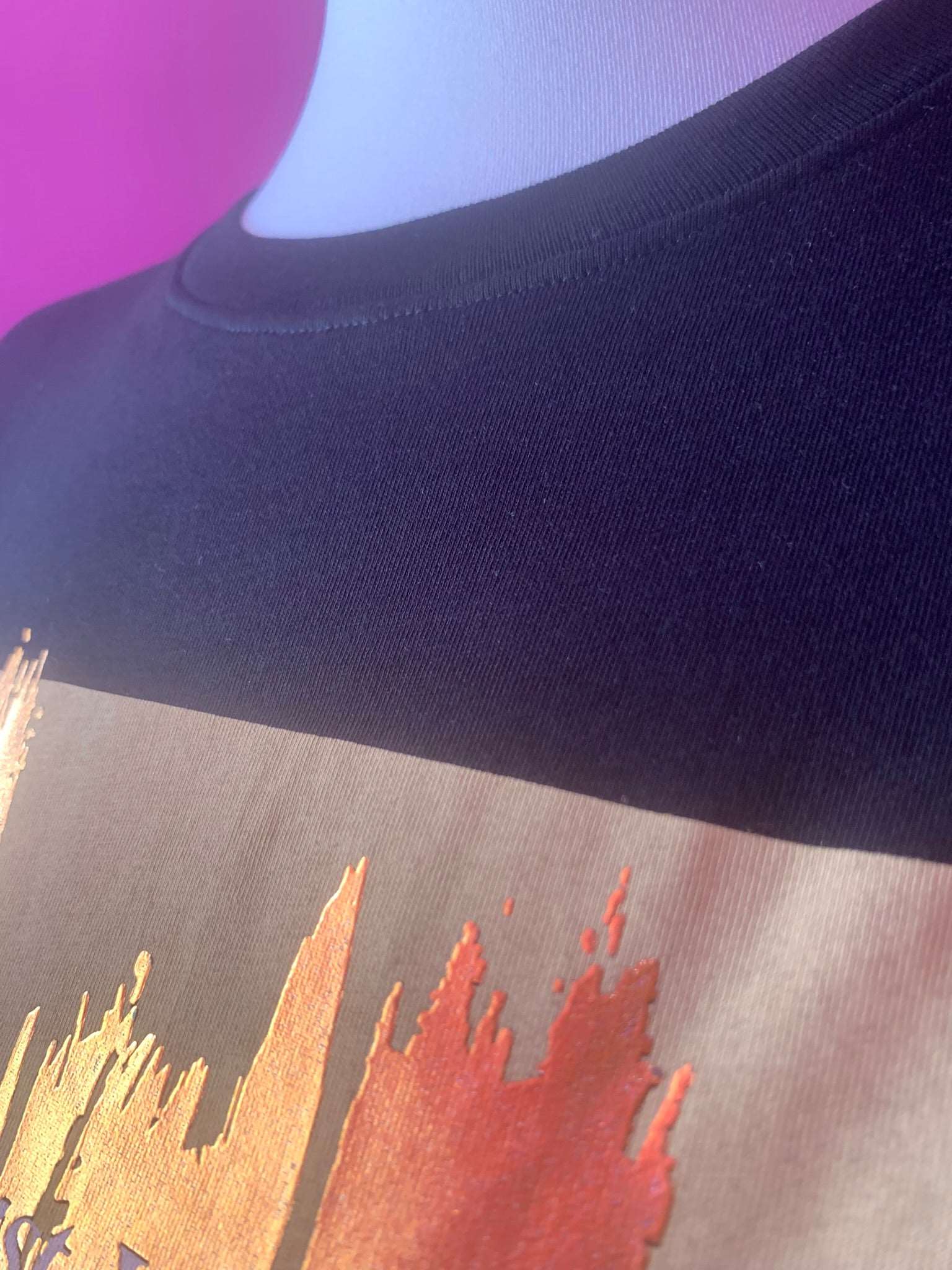 Μαύρο T-shirt 100% βαμβάκι με χρυσό τύπωμα και αστραφτερές πέτρες