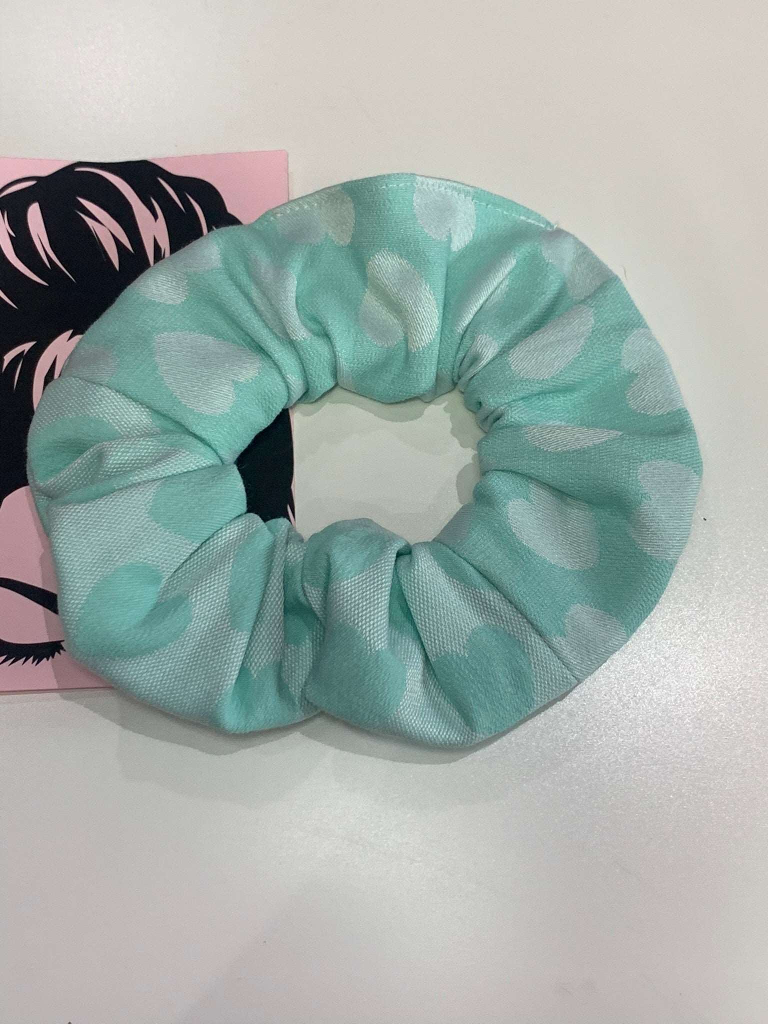 Χειροποίητο Scrunchie Βεραμάν με καρδιές (2 υφάσματα) SCR015