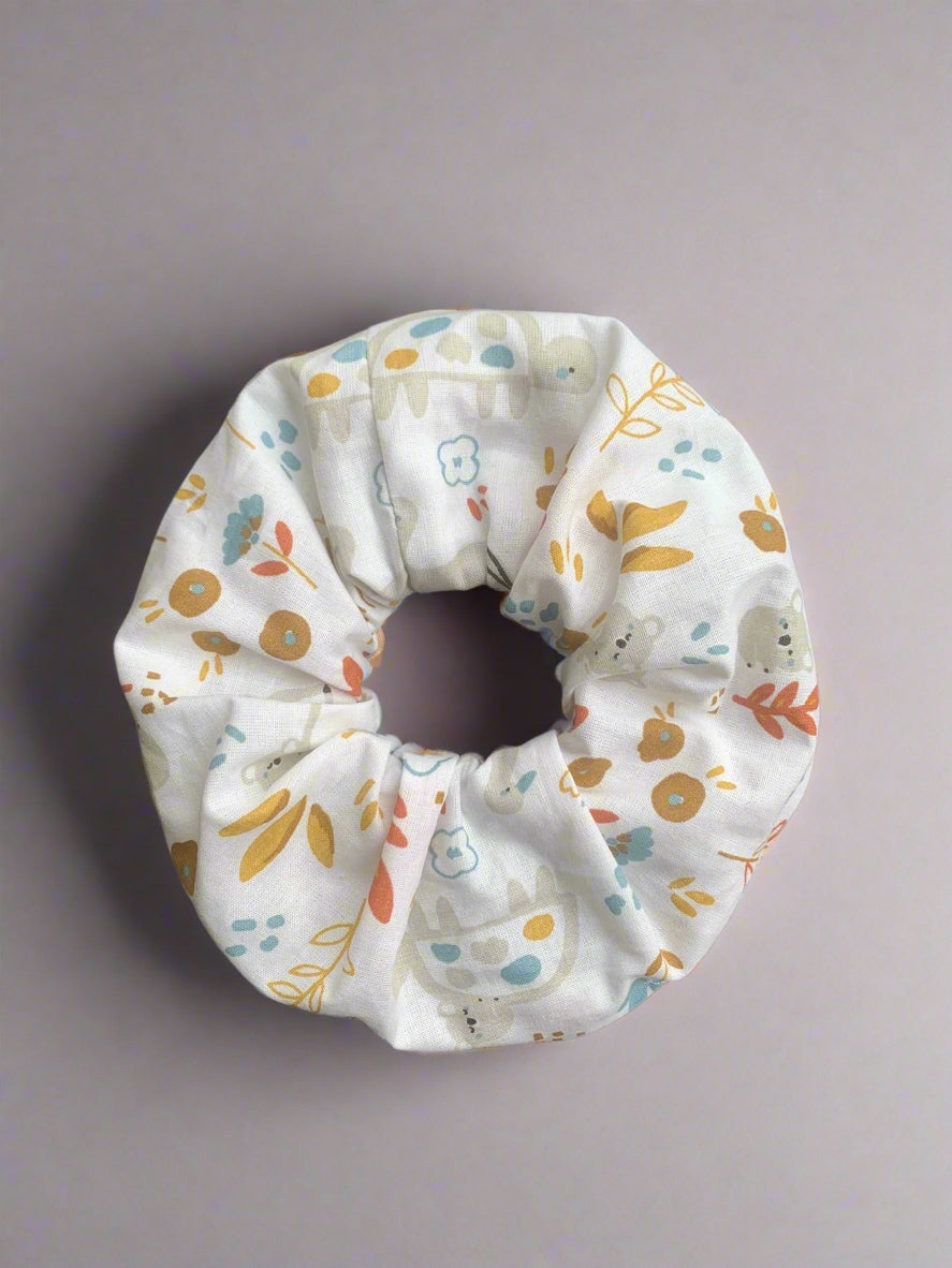 Χειροποίητο Scrunchie με Λουλουδάκια Γαλάζια