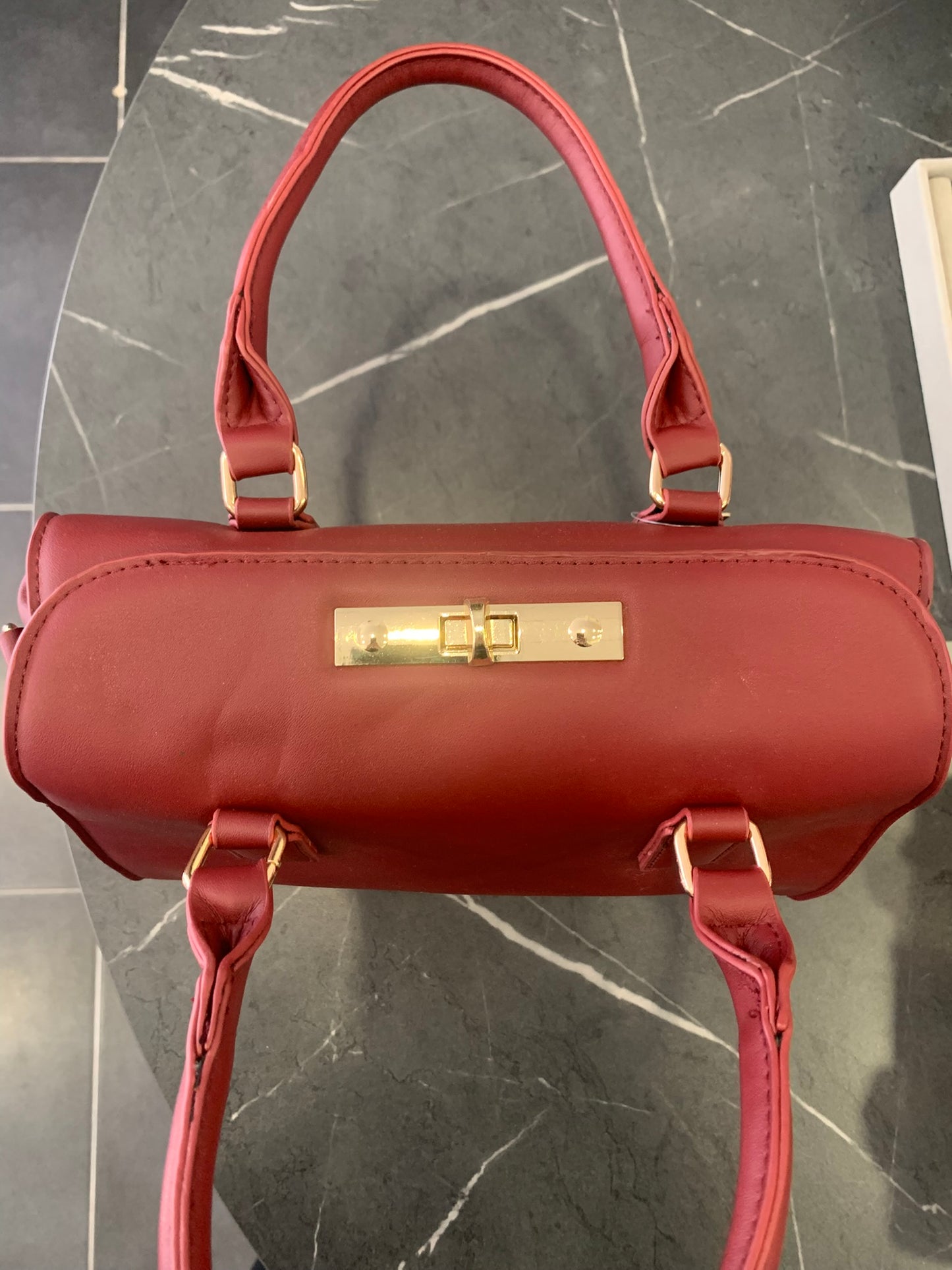 Τσάντα Χειρός με Χρυσό Κούμπωμα - Μπορντό