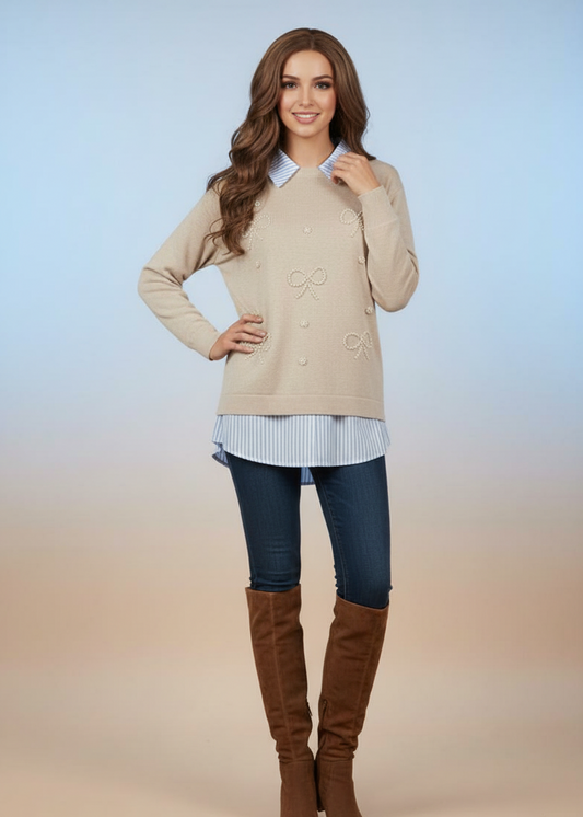 Μπεζ πουλόβερ με ενσωματωμένο γιακά και τελείωμα πουκαμίσου, με φιογκάκια από πέρλες